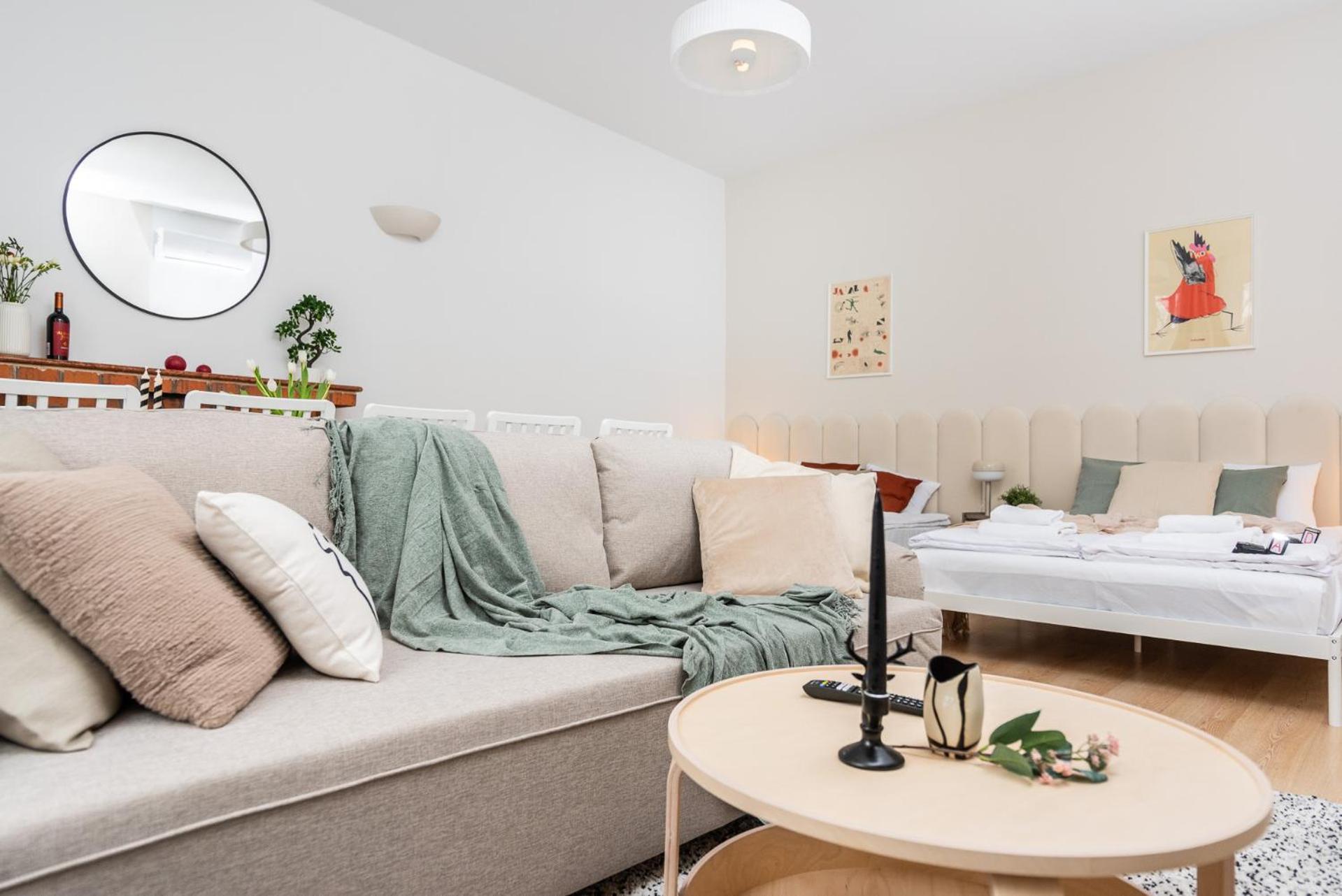 Modern Centrally Located - By Upstairs Apartment Krakau