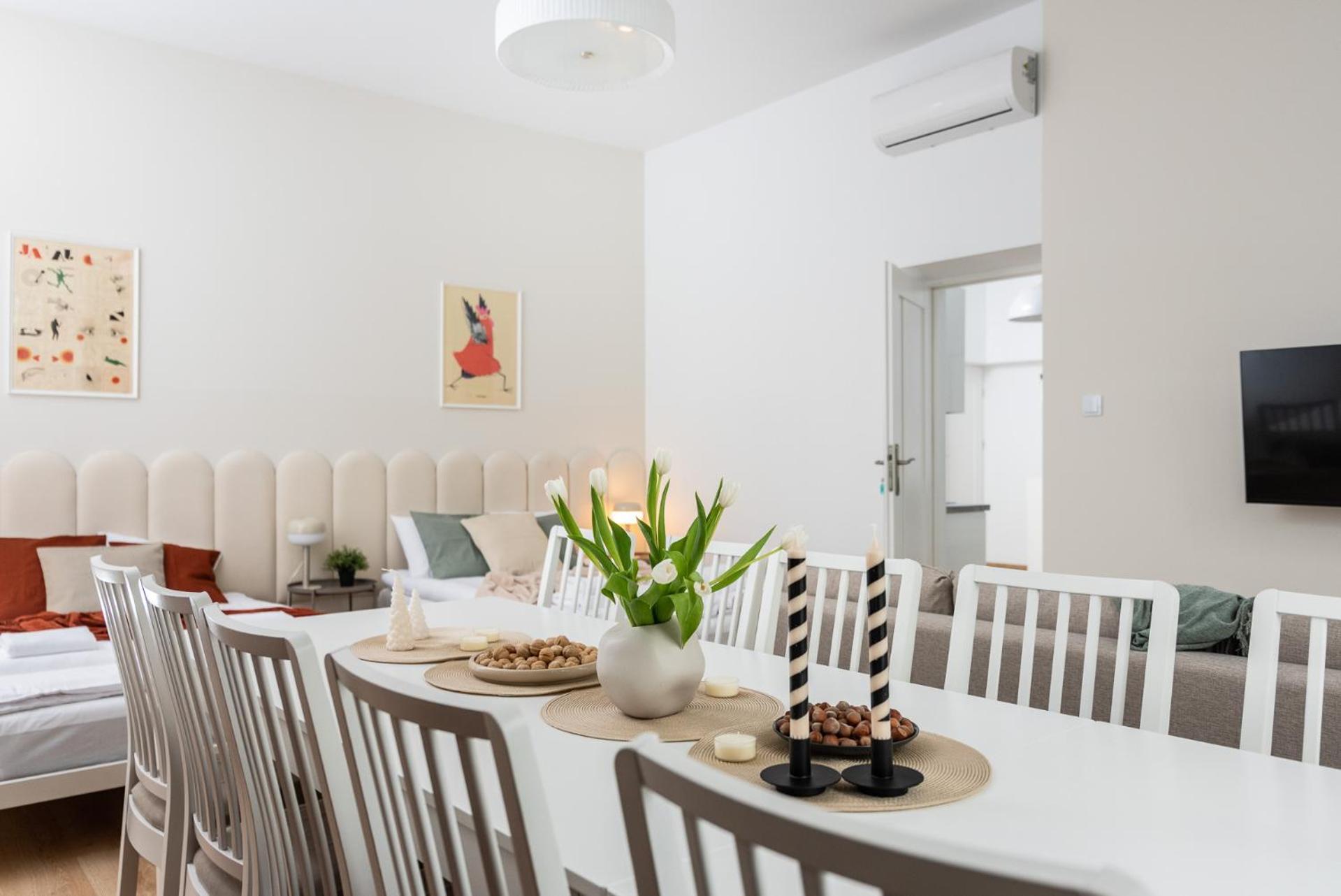 Modern Centrally Located - By Upstairs Apartment Krakau